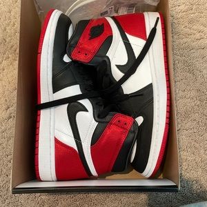 Jordan 1 retro High Satin Black Toe Womens. Condition: new, only worn once